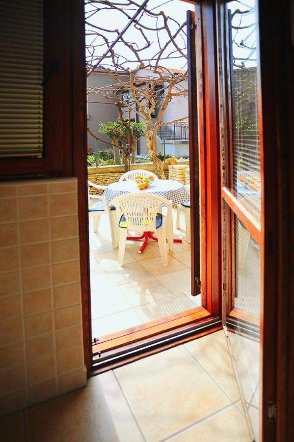 Apartmani Anita 梅杜林 外观 照片