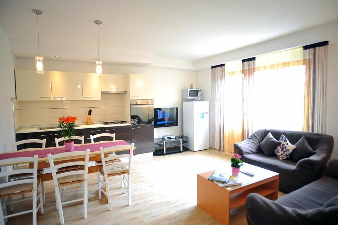 Apartmani Anita 梅杜林 外观 照片